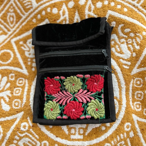 EMBROIDERED FLORAL CROSSBODY BAG - Picture 4 of 4